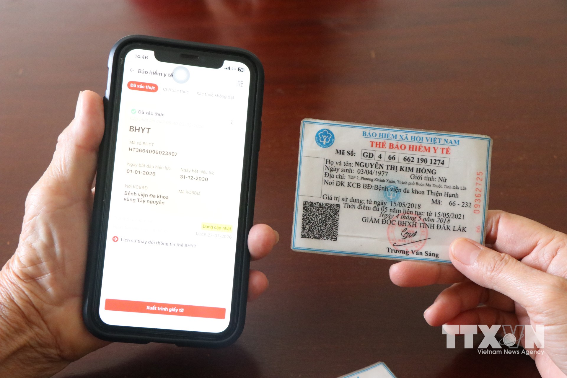 Việc tham gia bảo hiểm y tế khẳng định vai trò “tấm lá chắn” bảo vệ sức khỏe của mỗi gia đình. (Ảnh: Nguyên Dung/TTXVN)